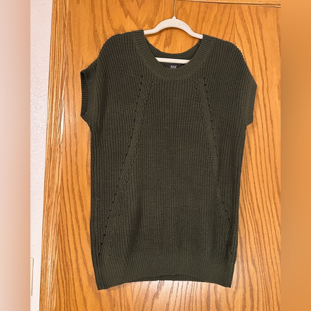 A.n.a. Short Sleeve Knit Tunic Sweater in Forest Green - Size XL